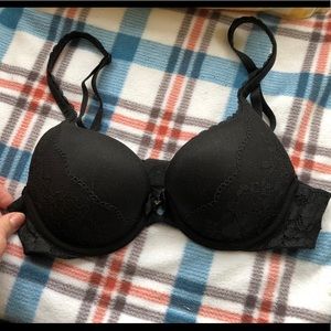 Victoria’s Secret bra 32B